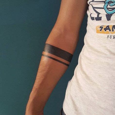 tatuaggio bracciale uomo bicipite|Tatuaggio sul bicipite per gli uomini (80 foto)